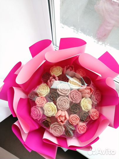 Букет из мыльных роз, из шоколада и из конфет