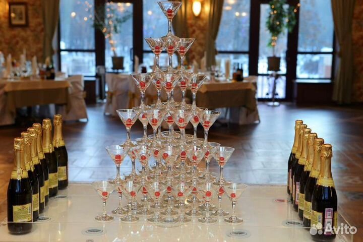 Пирамида из бокалов с шампанским/Горка