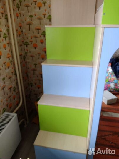 Кровать двухьярусная чердак