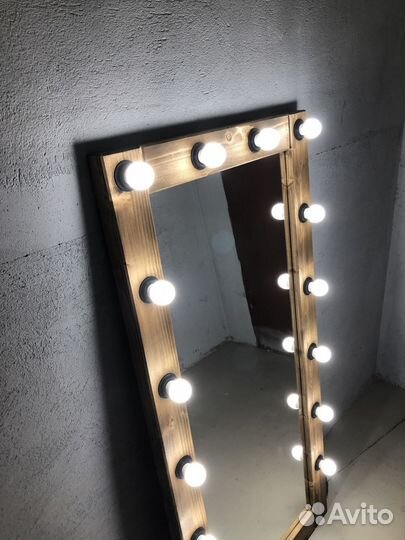 Гримерное зеркало с подсветкой