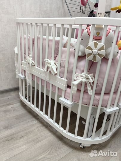 Детская кроватка с маятником