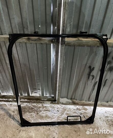 Рамка лобового стекла кабины caterpillar