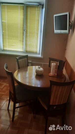 Стол обеденный раздвижной со стульями