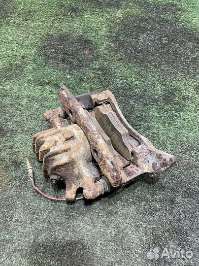 Суппорт передний левый Peugeot 406 1.8