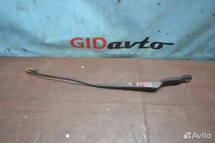 Поводок дворника левая Peugeot 206