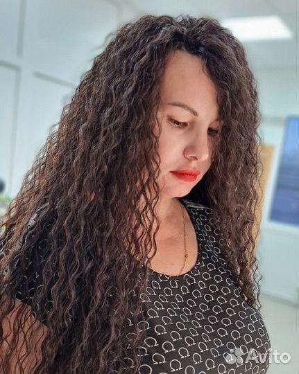 Модель на афрокудри