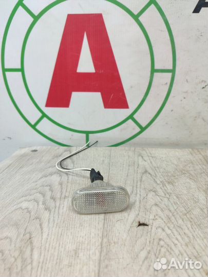 Повторитель в крыло передний Nissan Note E11E