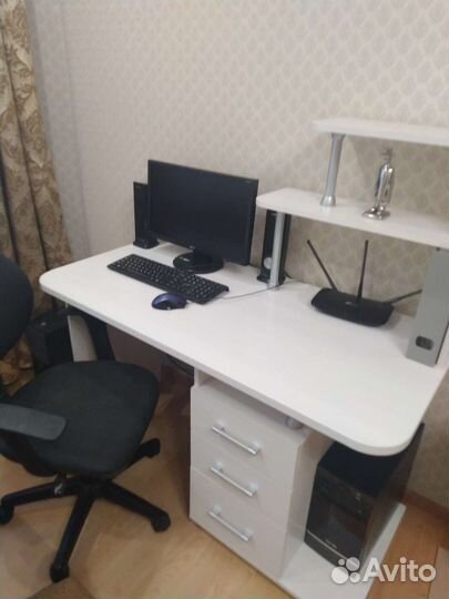 Письменный/ компьютерный стол