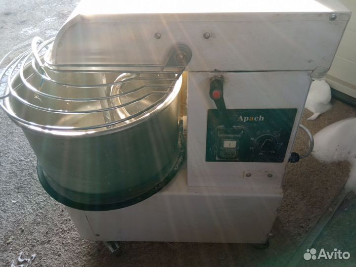 Тестомесильная машина