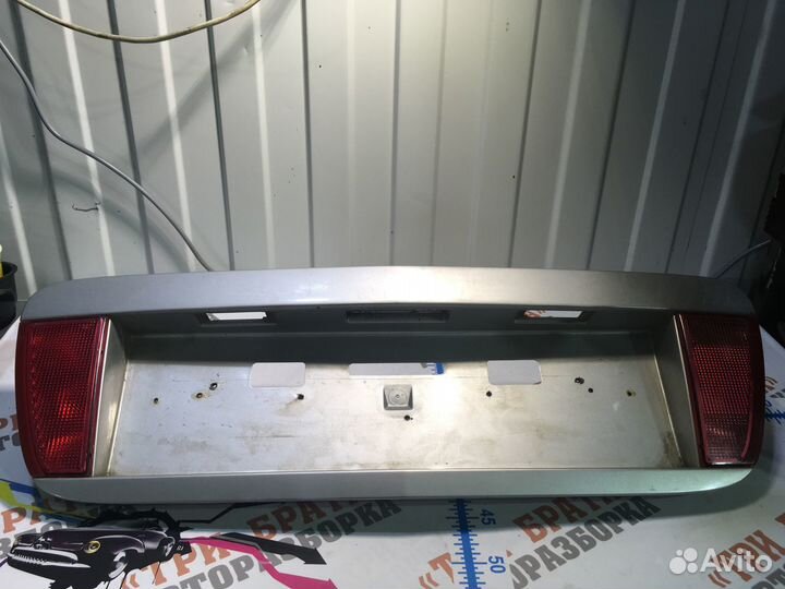 Ниссан Примьера Накладка двери багажника