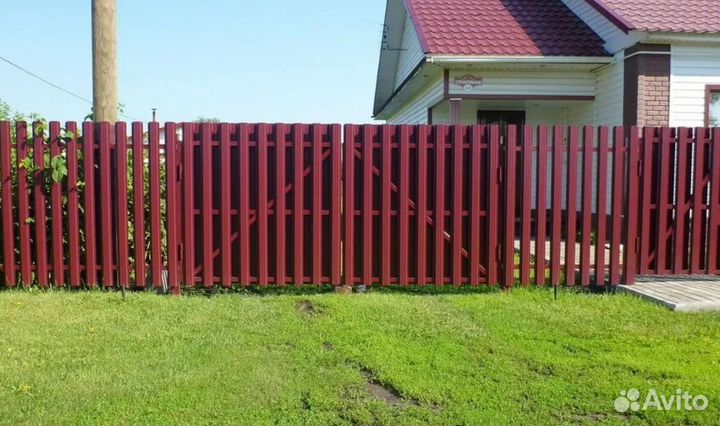 Забор из евроштакетника для дома качественно
