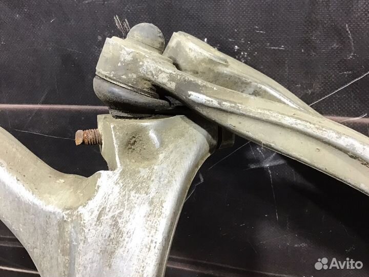 Кулак левый передний Audi A8 D3