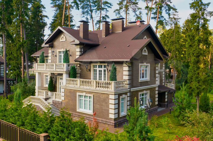 Дом 809,6 м² на участке 40 сот.