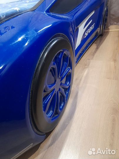 Детская кровать машинка