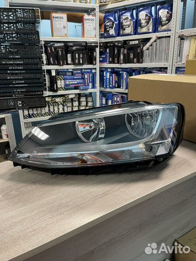 Фара левая Volkswagen Jetta 6 11-14