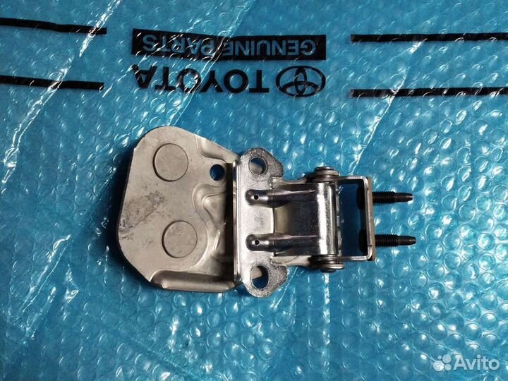 Петля багажника Хайлендер правая NEW 2010-2013