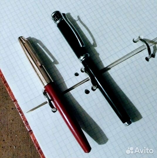 Ручка с золотым пером