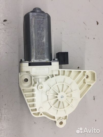 Моторчик стеклоподъемника передний (правый)