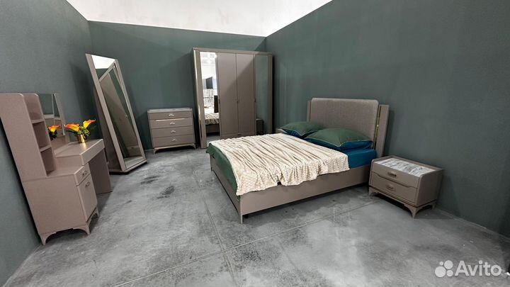 Спальный гарнитур