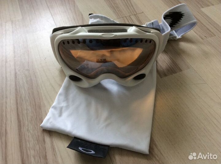 Шлем сноубордический женский и очки