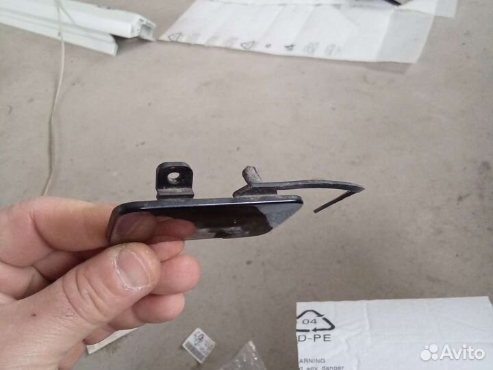 Вольво S60 лючёк буксировочного крюка