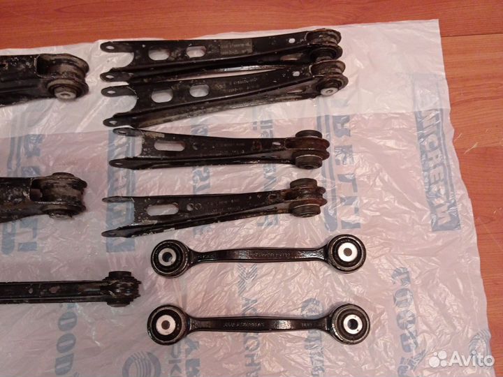 Запчасти на BMWх3 задний рычаги