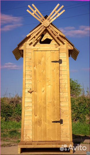 Уличный туалет деревянный