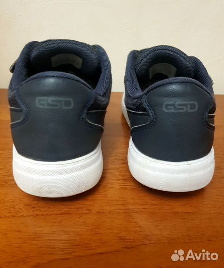 Кроссовки для мальчика 37 размер б/у