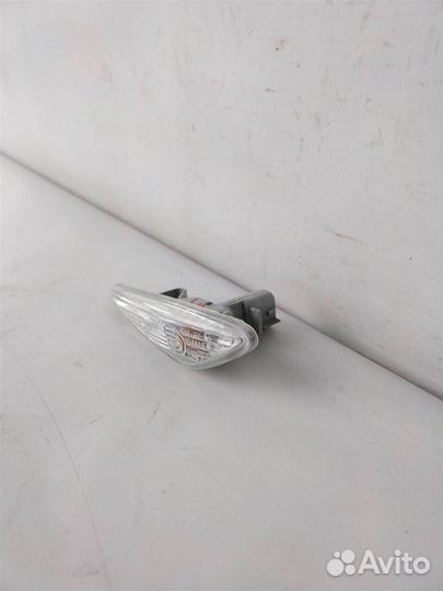 Повторитель на крыло правый белый мазда 6 (GH) 2