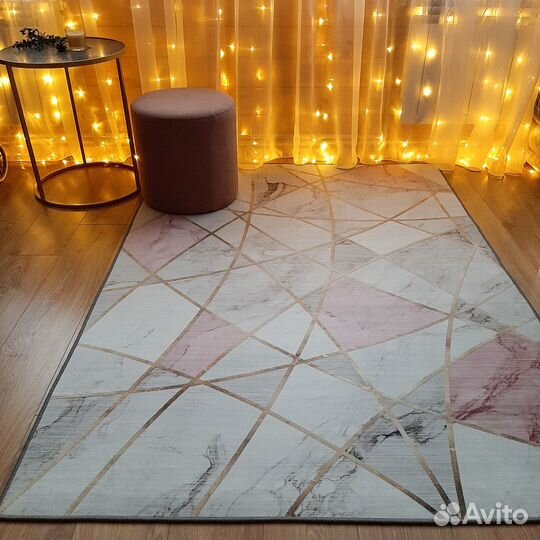 Ковер в современный интерьер. Новый, без ворса