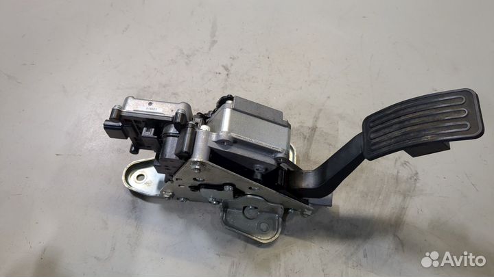 Педаль газа Infiniti QX56, 2011