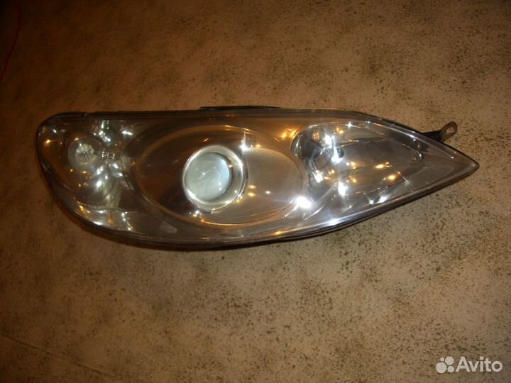 Фара правая Пежо 407 с04-11г ксенон