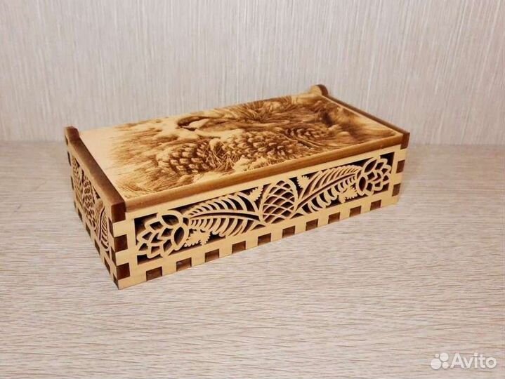Деревянная шкатулка