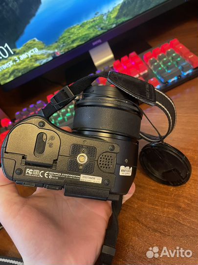 Цифровой фотоаппарат olympus C-8080