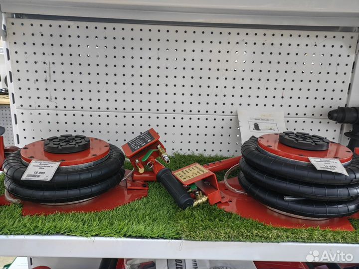 Домкрат автомобильный Подкатной Пневматический