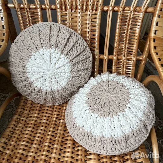 Интерьерные вязаные подушки
