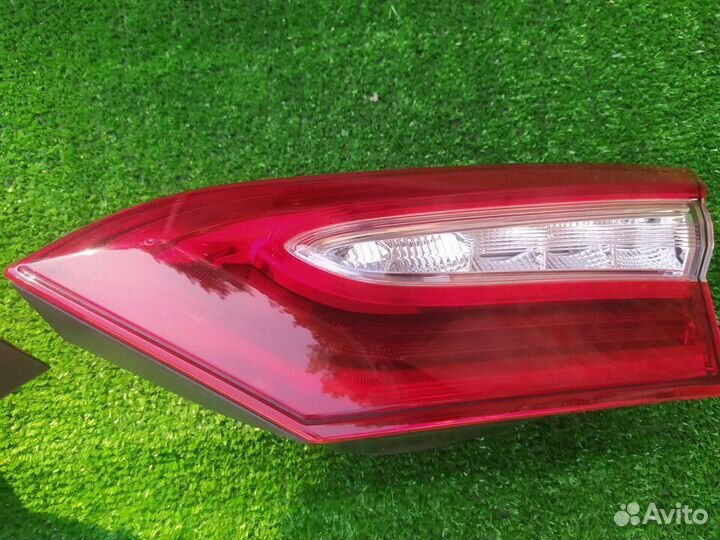 Фонари в крышку багажника Toyota Camry 70