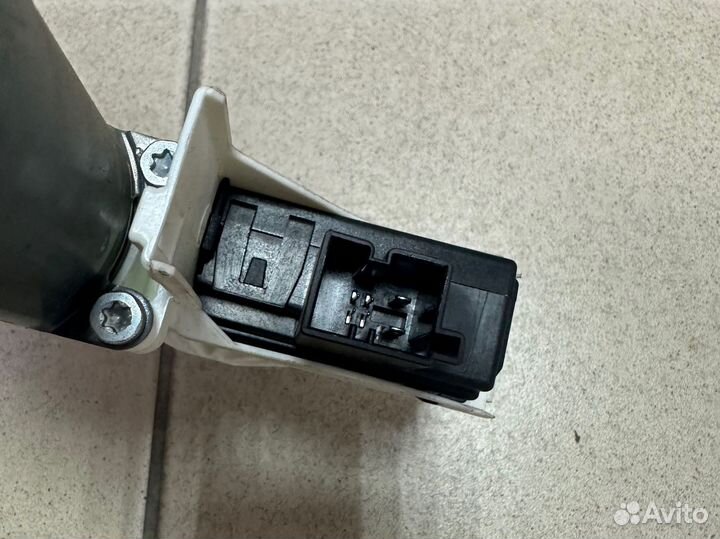 Моторчик стеклоподъемника правый Audi A6 Ауди A6
