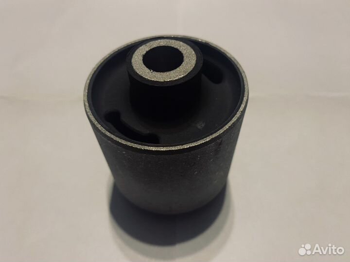 Сайлентблок зад. верхнего рычага Mustang 5 05-14