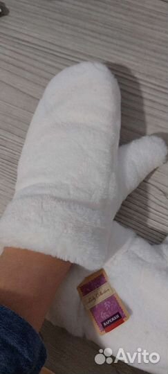 Новые белые варежки для подростка