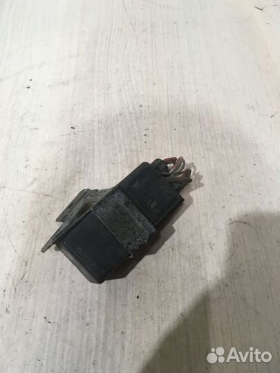 Реле вентилятора Фольксваген Шаран 7M5919506