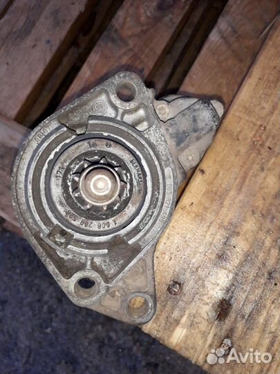 Стартер VW б/у 020911023A