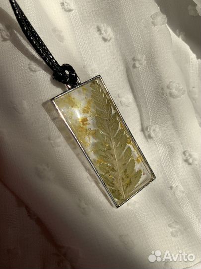 Кулон с живыми цветами