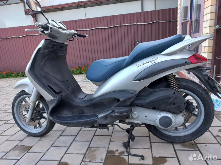 Максискутер Piaggio Beverly