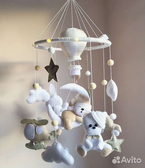Мобиль из фетра в кроватку