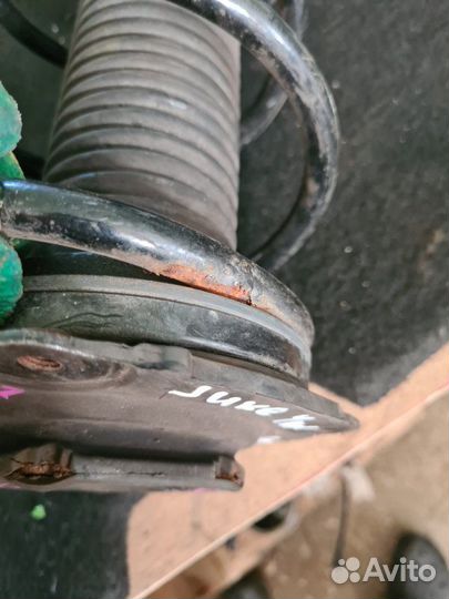 Амортизатор передний Nissan Juke F15 1.6 DDT 2011