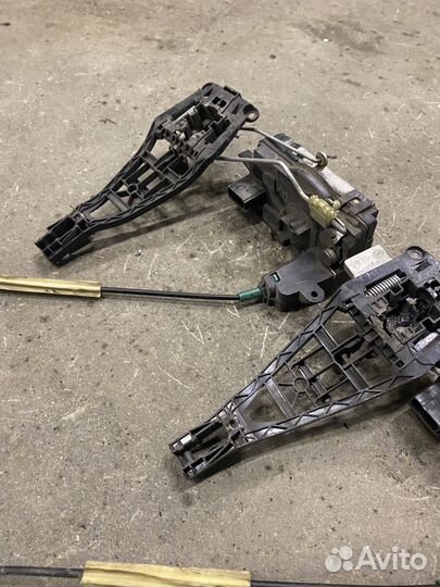 Замок двери передний левый Opel Astra H