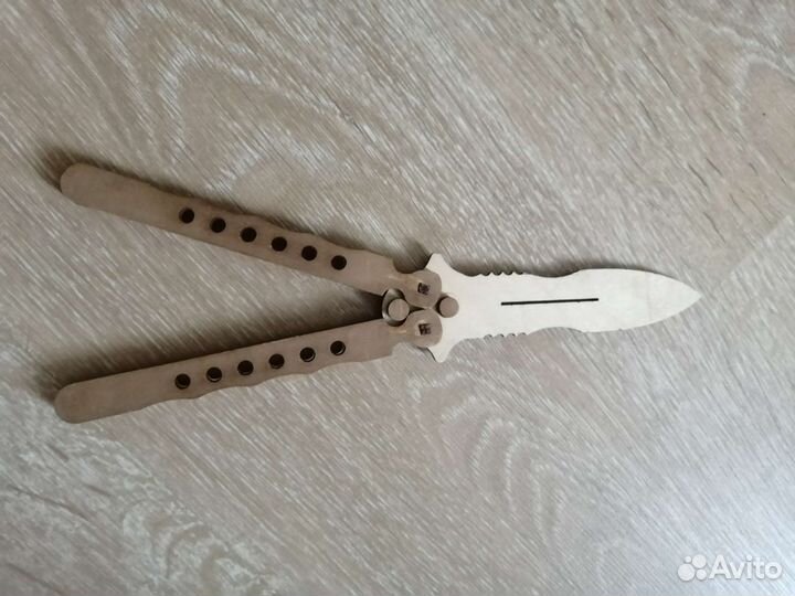 Деревянный нож бабочка