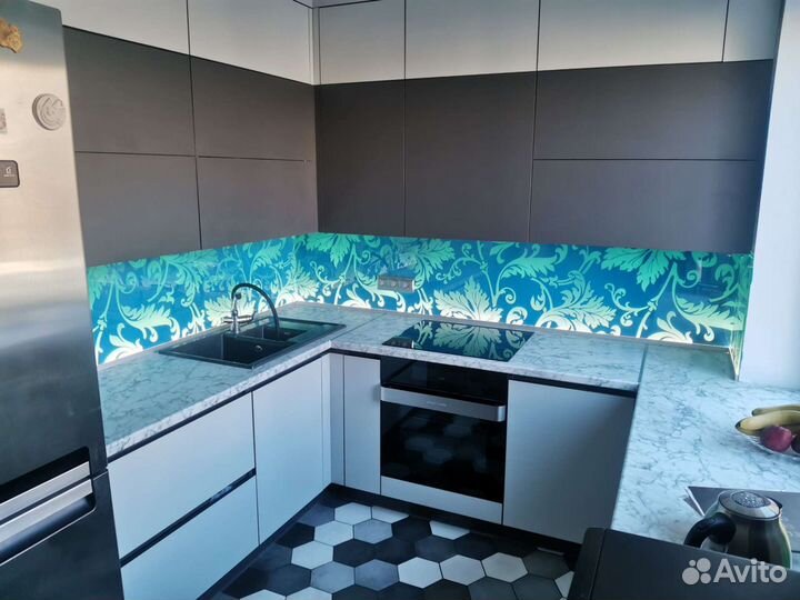 Стеклянные фартуки для кухни