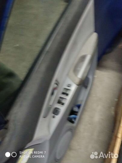 Двери на мазда аксела правая передняя